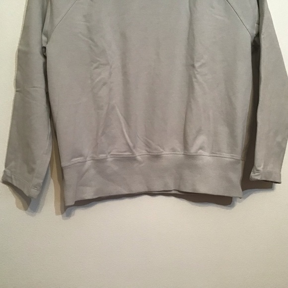 Lululemon Ready to Roll Crew
Vapour - Picture 5 of 6